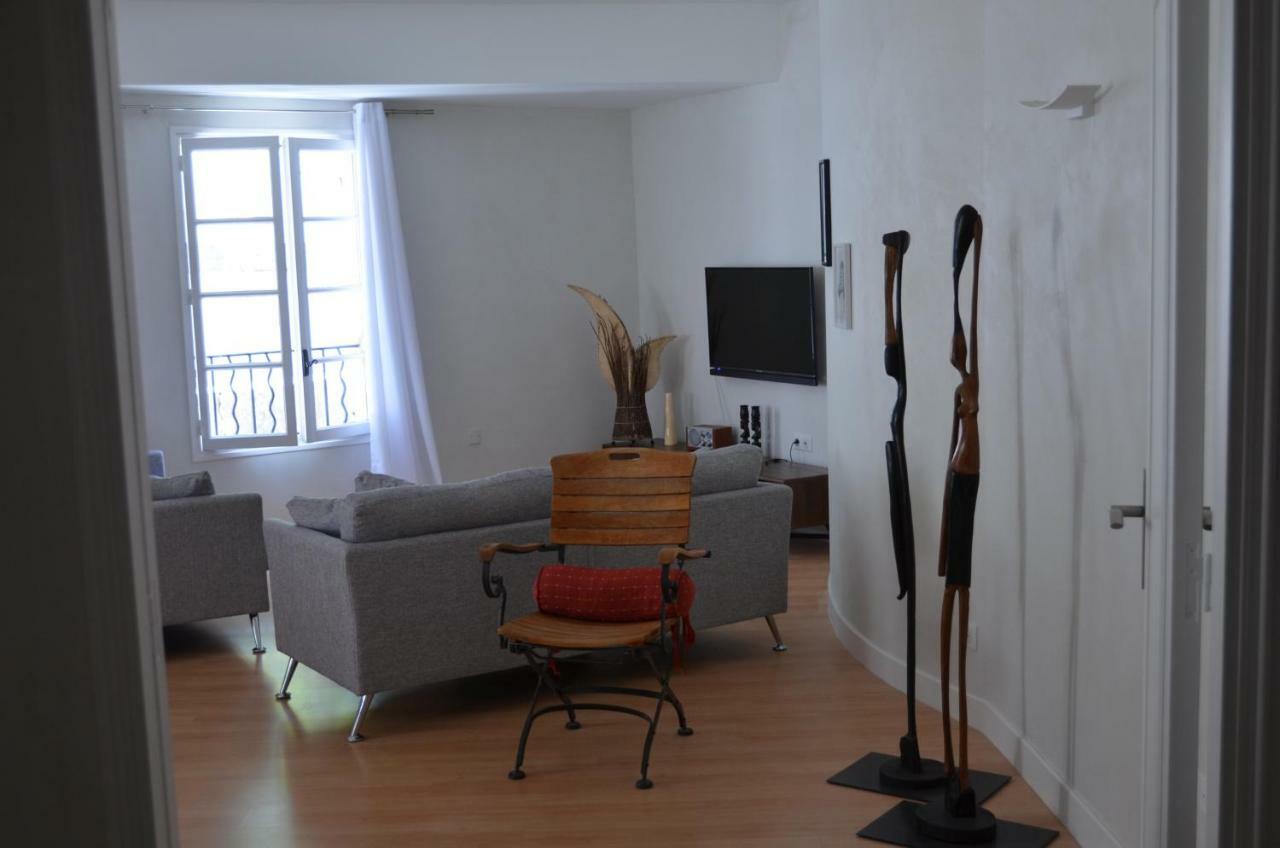 Face Au Palais Des Papes Apartment Avignon Exterior foto