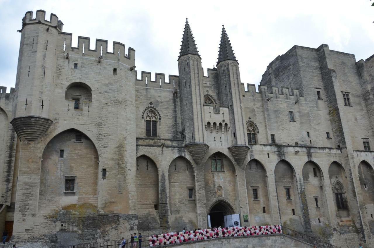 Face Au Palais Des Papes Apartment Avignon Exterior foto